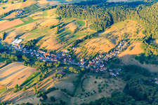 Vue aérienne de Vue du village de l'Odenwald depuis le nord à le quartier Mittershausen in Heppenheim dans le département Hesse, Allemagne