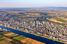 Quartier BASF in Ludwigshafen am Rhein dans le département Rhénanie-Palatinat, Allemagne du point de vue du drone