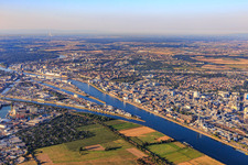 Quartier BASF in Ludwigshafen am Rhein dans le département Rhénanie-Palatinat, Allemagne d'un drone