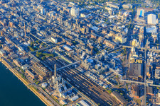 Quartier BASF in Ludwigshafen am Rhein dans le département Rhénanie-Palatinat, Allemagne du point de vue du drone