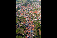 Vue aérienne de Tracé de la route (Palatinat) à le quartier Herxheim in Herxheim bei Landau dans le département Rhénanie-Palatinat, Allemagne