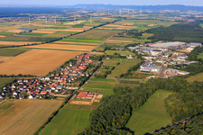 Vue aérienne de Zone industrielle de Horst vue de l'est à le quartier Minderslachen in Kandel dans le département Rhénanie-Palatinat, Allemagne
