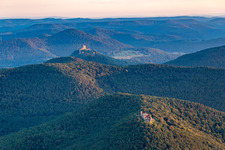 Vue aérienne de Vue sur les Trifels à Leinsweiler dans le département Rhénanie-Palatinat, Allemagne