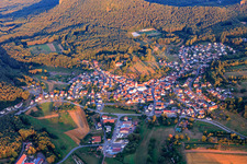 Vue aérienne de De l'est à le quartier Gossersweiler in Gossersweiler-Stein dans le département Rhénanie-Palatinat, Allemagne