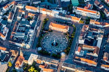 Vue aérienne de Aire circulaire de la place d'armes à la mairie à Pirmasens dans le département Rhénanie-Palatinat, Allemagne