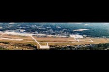 Vue aérienne de Panorama de la base aérienne américaine à le quartier Ramstein in Ramstein-Miesenbach dans le département Rhénanie-Palatinat, Allemagne
