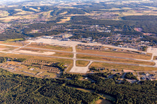 Base aérienne américaine à le quartier Ramstein in Ramstein-Miesenbach dans le département Rhénanie-Palatinat, Allemagne depuis l'avion