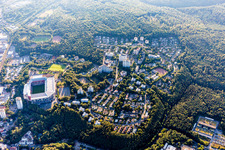 Vue aérienne de Zone des installations sportives de l'arène du stade « Fritz-Walter-Stadion » sur la Fritz-Walter-Straße dans le quartier de Betzenberg à Kaiserslautern dans le département Rhénanie-Palatinat, Allemagne