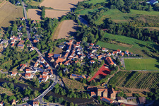 Vue aérienne de Terrain de sport et gymnase du Turnverein Odernheim am Glan 1890 eV à le quartier Odernheim in Odernheim am Glan dans le département Rhénanie-Palatinat, Allemagne