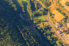 Vue aérienne de Domaine viticole Hahnmühle de P.&M. Linxweiler à Mannweiler-Cölln dans le département Rhénanie-Palatinat, Allemagne