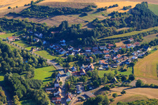 Vue du village dans la vallée d'Alsenz depuis le nord à le quartier Stolzenbergerhof in Bayerfeld-Steckweiler dans le département Rhénanie-Palatinat, Allemagne hors des airs