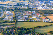 Vue aérienne de Zone industrielle entre B209, B216, aéroport et port à le quartier Kaltenmoor in Lüneburg dans le département Basse-Saxe, Allemagne