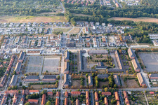 Vue aérienne de Ancienne caserne militaire entre Wismarer et Lübecker Straße à le quartier Neuhagen in Lüneburg dans le département Basse-Saxe, Allemagne
