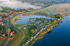 Vue aérienne de Camping Flecken sur l'Elbe à Artlenburg dans le département Basse-Saxe, Allemagne