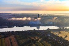 Vue aérienne de La centrale nucléaire de Krümmel sur les rives de l'Elbe à le quartier Tesperhude in Geesthacht dans le département Schleswig-Holstein, Allemagne