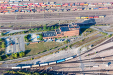 Vue d'oiseau de Sections de rails et de voies sur les voies d'évitement et de manœuvre de la gare de triage et de la gare de marchandises Maschen de la Deutsche Bahn à le quartier Maschen in Seevetal dans le département Basse-Saxe, Allemagne