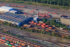 Enregistrement par drone de Sections de rails et de voies sur les voies d'évitement et de manœuvre de la gare de triage et de la gare de marchandises Maschen de la Deutsche Bahn à le quartier Maschen in Seevetal dans le département Basse-Saxe, Allemagne