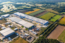 Vue aérienne de Complexe immobilier et terrain du centre logistique d'Amazon Logistik Winsen GmbH - HAM2 (Luhe) à le quartier Luhdorf in Winsen dans le département Basse-Saxe, Allemagne
