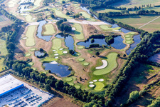 Vue aérienne de Terrains des parcours de golf Green Eagle (Luhe) à le quartier Luhdorf in Winsen dans le département Basse-Saxe, Allemagne