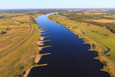 Vue aérienne de Réserve naturelle de l'avant-pays de l'Elbe de Lauenburg vue de l'ouest à Lauenburg dans le département Schleswig-Holstein, Allemagne
