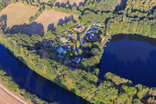 Vue aérienne de Vue sur le lac Lanzer See à Dalldorf dans le département Schleswig-Holstein, Allemagne