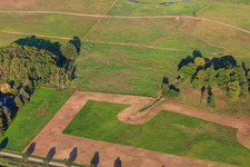 Vue aérienne de Prairies sur le canal Elbe-Lübeck à Dalldorf dans le département Schleswig-Holstein, Allemagne