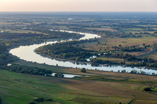 Vue aérienne de Boucle de l'Elbe à le quartier Neu Garge in Amt Neuhaus dans le département Basse-Saxe, Allemagne