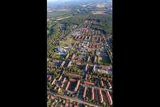Campus-Université-Zone Bâtiment central Université Leuphana Lüneburg par l'architecte Libeskind à le quartier Bockelsberg in Lüneburg dans le département Basse-Saxe, Allemagne d'en haut