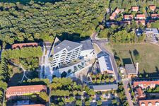 Vue oblique de Campus-Université-Zone Bâtiment central Université Leuphana Lüneburg par l'architecte Libeskind à le quartier Bockelsberg in Lüneburg dans le département Basse-Saxe, Allemagne