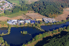 Vue aérienne de Zone industrielle au lac Harres avec protonic event partner GmbH et Busser Bauservice & Fuhrbetrieb GmbH à le quartier Froschhausen in Seligenstadt dans le département Hesse, Allemagne