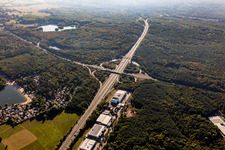 Vue aérienne de Traverser A66/B8 à Hanau dans le département Hesse, Allemagne