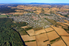 Vue aérienne de Vue de la ville depuis le sud-est à Bruchköbel dans le département Hesse, Allemagne