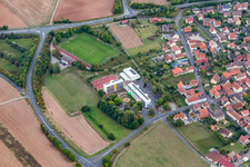 Vue aérienne de École Johannes Petri à le quartier Langendorf in Elfershausen dans le département Bavière, Allemagne