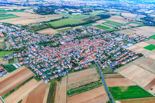 Vue aérienne de Vue du village depuis le sud-ouest à Geldersheim dans le département Bavière, Allemagne