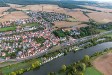 Vue aérienne de Quais à bateaux du club de bateaux à moteur Obertheres à le quartier Obertheres in Theres dans le département Bavière, Allemagne