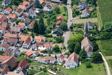 Vue aérienne de Protestation. Église à le quartier Rechtenbach in Schweigen-Rechtenbach dans le département Rhénanie-Palatinat, Allemagne