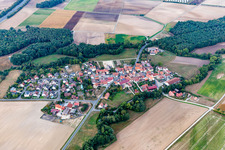 Vue aérienne de Quartier Atzhausen in Kleinlangheim dans le département Bavière, Allemagne