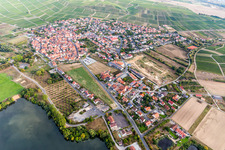 Vue aérienne de Sommerach dans le département Bavière, Allemagne