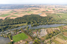 Vue aérienne de Camping Katzenkopf sur le Main à Sommerach dans le département Bavière, Allemagne