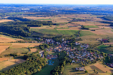 Vue aérienne de Vue du village de Tiefenbachtal depuis l'est à le quartier Tiefenbach in Gundelsheim dans le département Bade-Wurtemberg, Allemagne