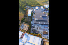 Vue aérienne de Zone industrielle Industriestraße avec le centre logistique Östringen de Rothermel warehousing services GmbH et Interbran Advanced Materials GmbH à Östringen dans le département Bade-Wurtemberg, Allemagne