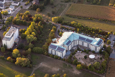 Vue aérienne de Clinique spécialisée MiKiNa et Vitalis-Bad à le quartier Bad Langenbrücken in Bad Schönborn dans le département Bade-Wurtemberg, Allemagne