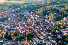 Vue aérienne de Vue sur le village à Bouxwiller dans le département Bas Rhin, France