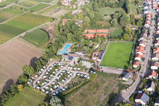 Vue oblique de Piscine extérieure et camping dans le Klingbachtal à le quartier Klingen in Heuchelheim-Klingen dans le département Rhénanie-Palatinat, Allemagne