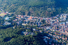 Vue aérienne de Schöntal à Neustadt an der Weinstraße dans le département Rhénanie-Palatinat, Allemagne