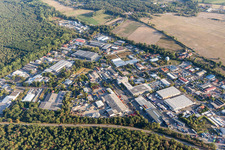 Vue aérienne de Zone industrielle à Altenschemel à le quartier Speyerdorf in Neustadt an der Weinstraße dans le département Rhénanie-Palatinat, Allemagne