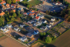 Vue aérienne de Nouvelle zone de développement Ob. Pièces de jardin à Knittelsheim dans le département Rhénanie-Palatinat, Allemagne