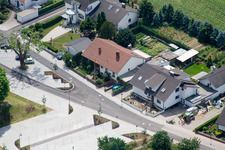 Rue de la gare à Winden dans le département Rhénanie-Palatinat, Allemagne d'en haut