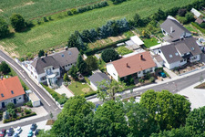 Rue de la gare à Winden dans le département Rhénanie-Palatinat, Allemagne vue d'en haut