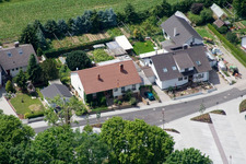 Vue d'oiseau de Rue de la gare à Winden dans le département Rhénanie-Palatinat, Allemagne